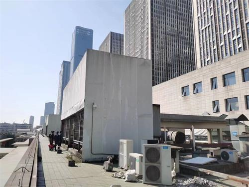 冷卻塔循環水水垢怎么清除,冷卻塔循環除垢大概花多少錢?(冷卻塔水垢非常嚴重怎么清理)